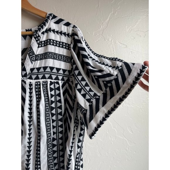 Old Navy Aztec V Neck Top - Picture 8 of 10